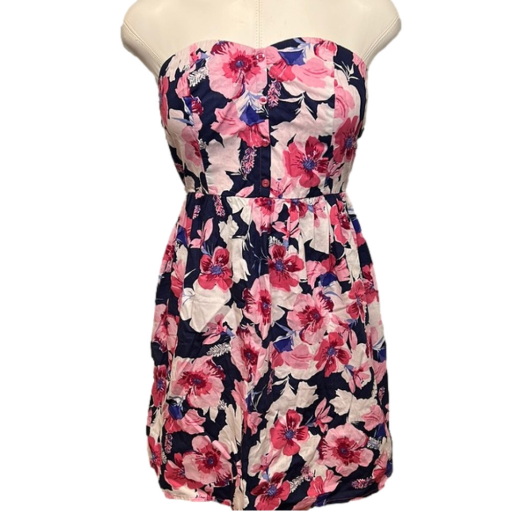 Women’s floral strapless dress
